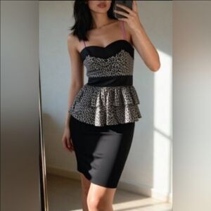 BETSEY JOHNSON / 100% Silk Strapless Cheetah Peplum Fitted Dress Sz 2